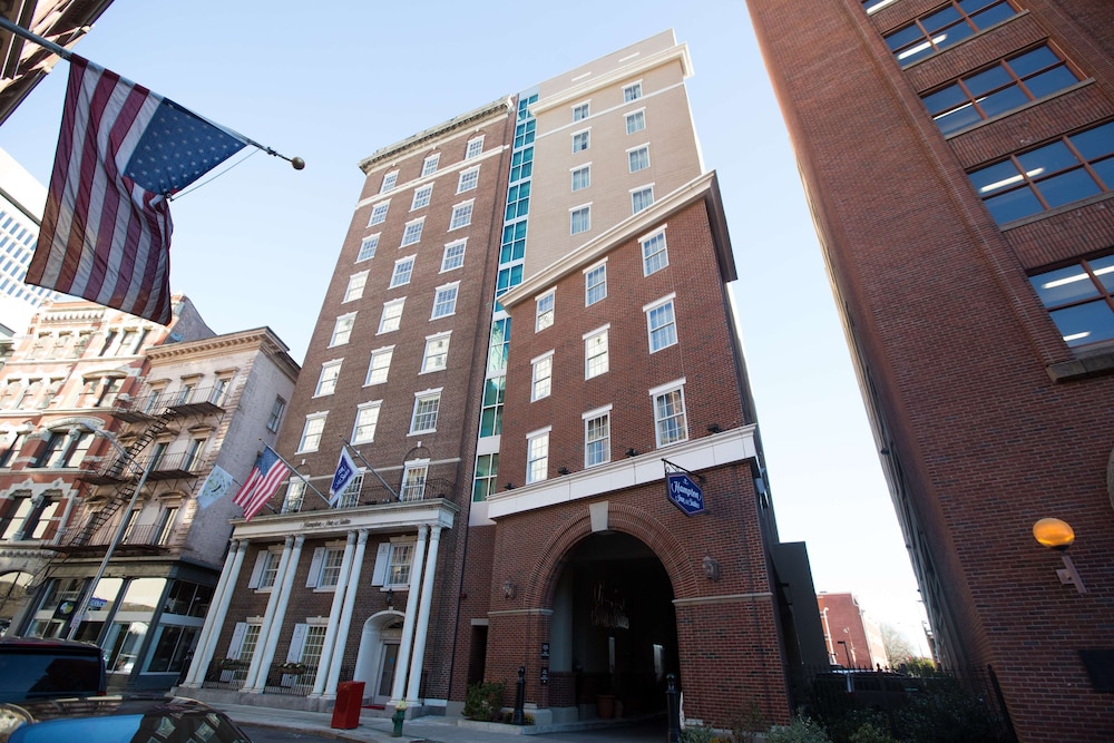 Hampton Inn & Suites Providence Downtown 1/50