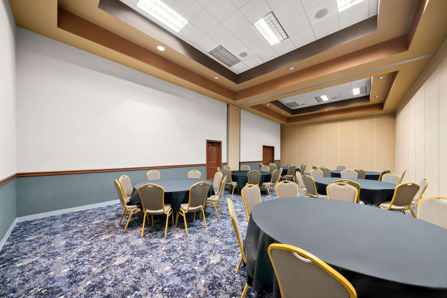 Clarion Inn & Suites and Convention Center 19/29