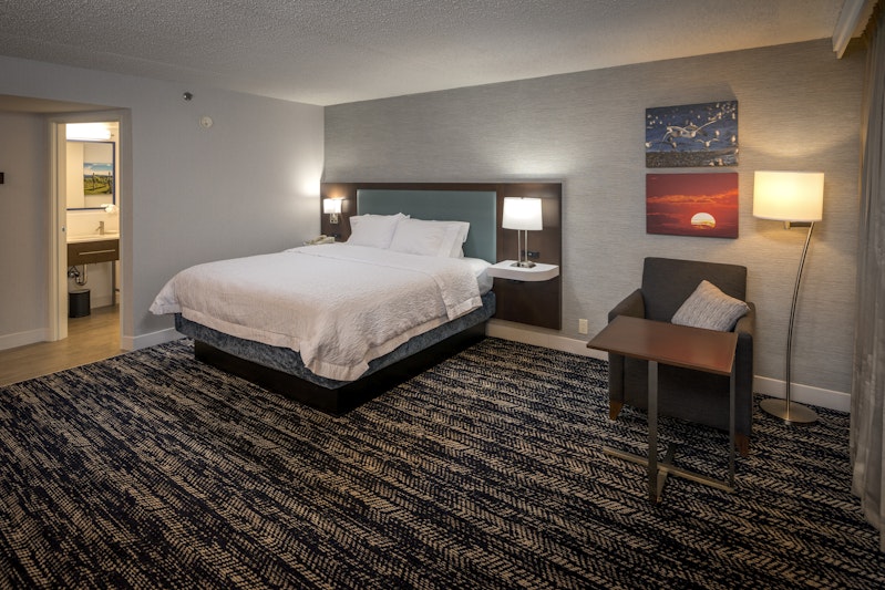 Hampton Inn Long Island/Commack 4/38