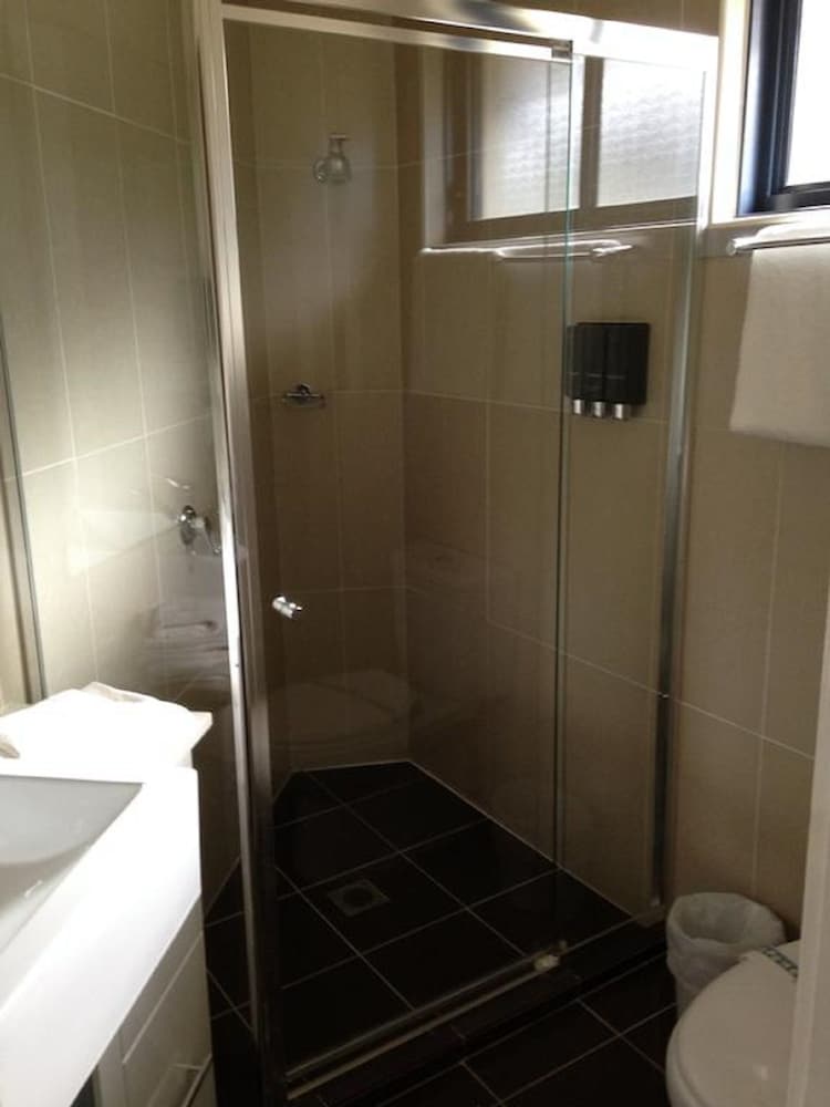 FRANCIS PHILLIP MOTOR INN 20/59