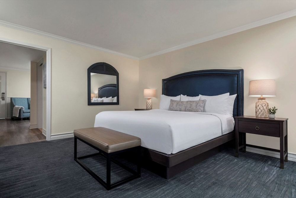Superior, Suite, King Bed, Ocean Front, Sofa