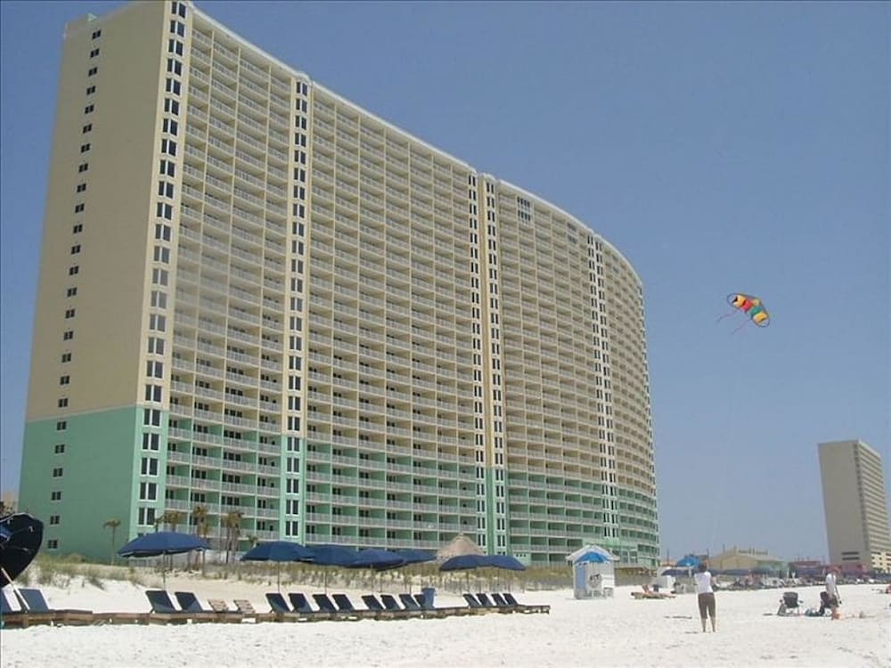 236 Emerald Beach Resort 4/80