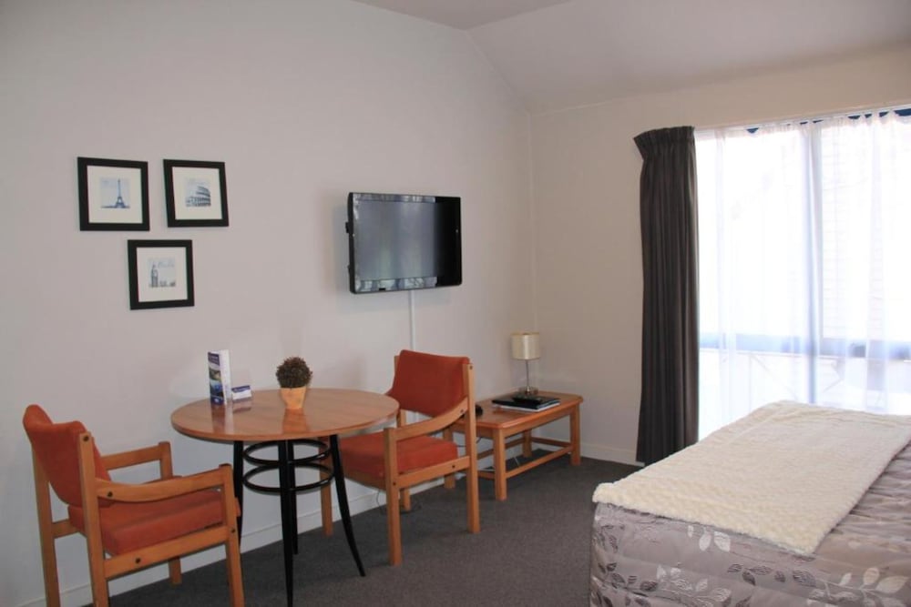 Bush Inn Court Motel 32/39
