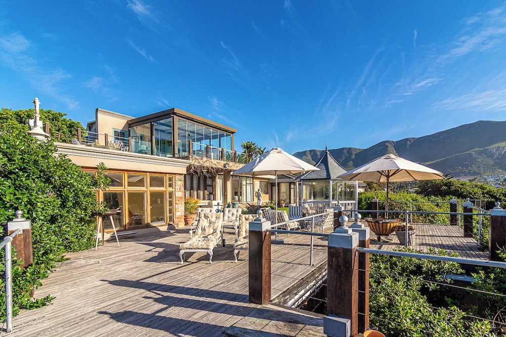 Kennedy's Beach Villa 40/50