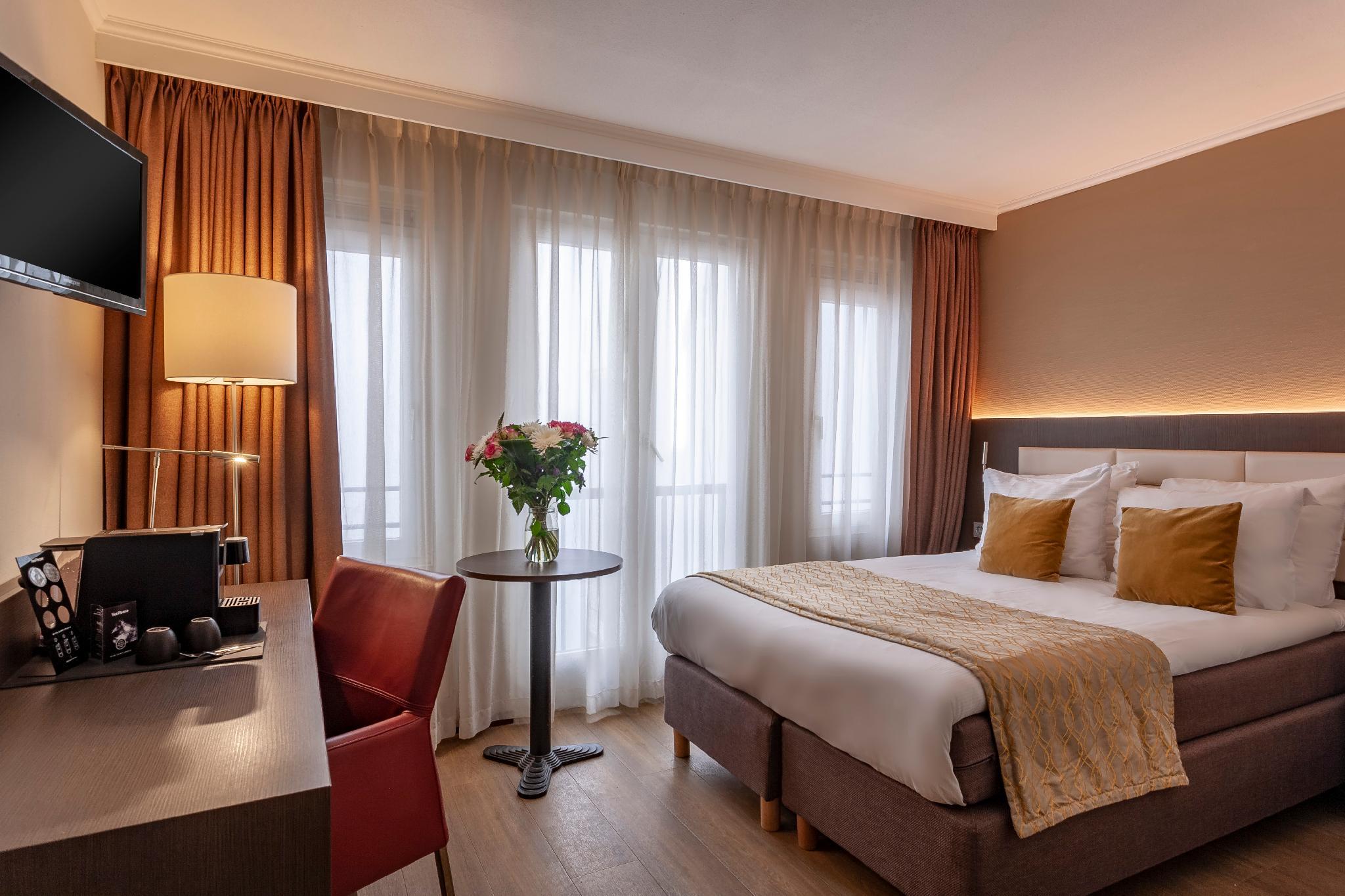 Deluxe, Queen Bed