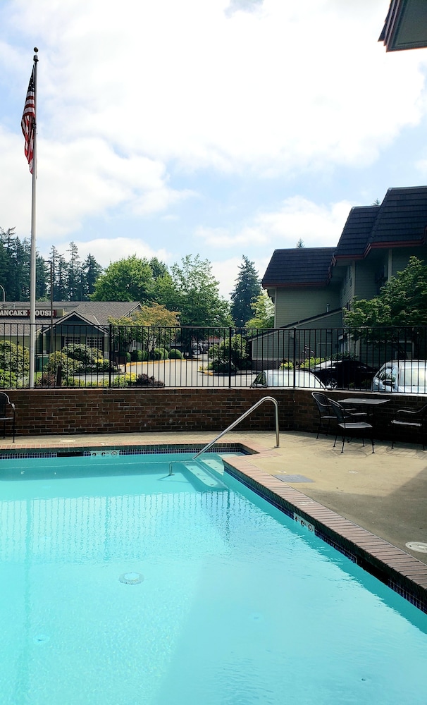 Redmond Inn 11/24