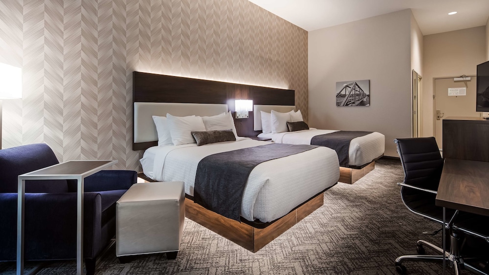 Best Western Plus Parkside Inn & Suites 14/39