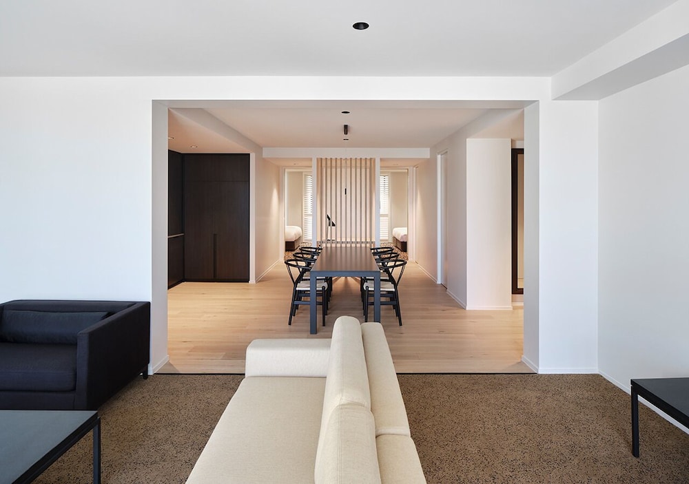 Burbury Hotel & Apartments 34/49