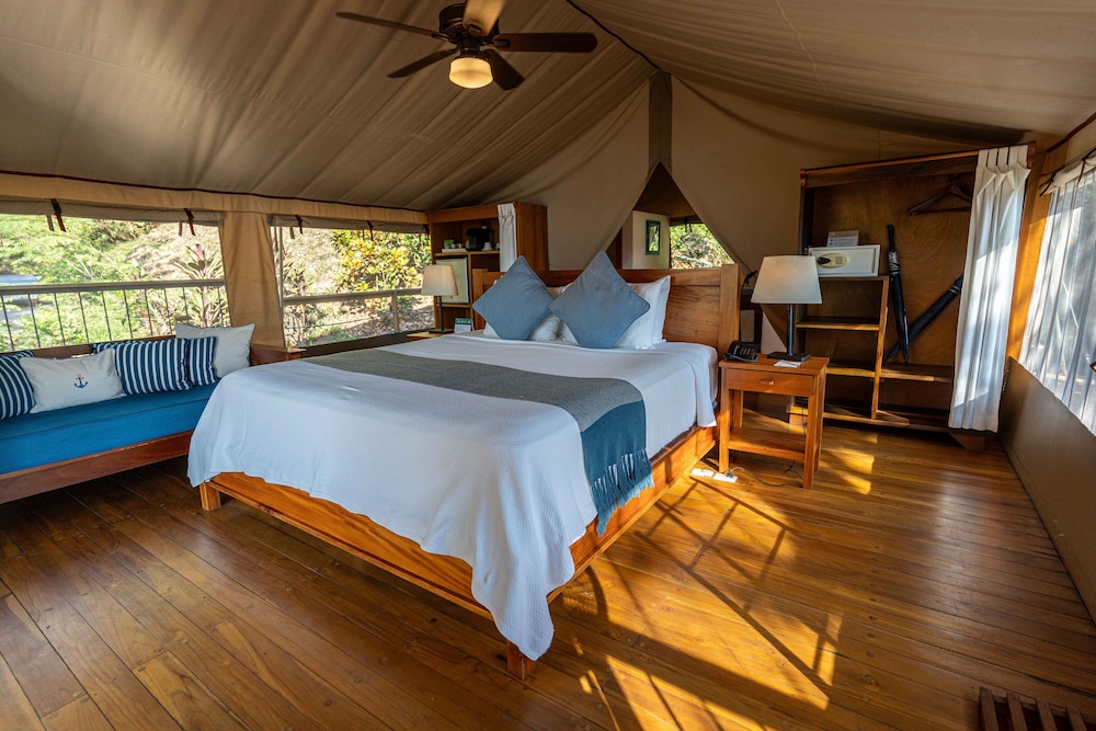 Isla Chiquita Glamping Hotel 7/50