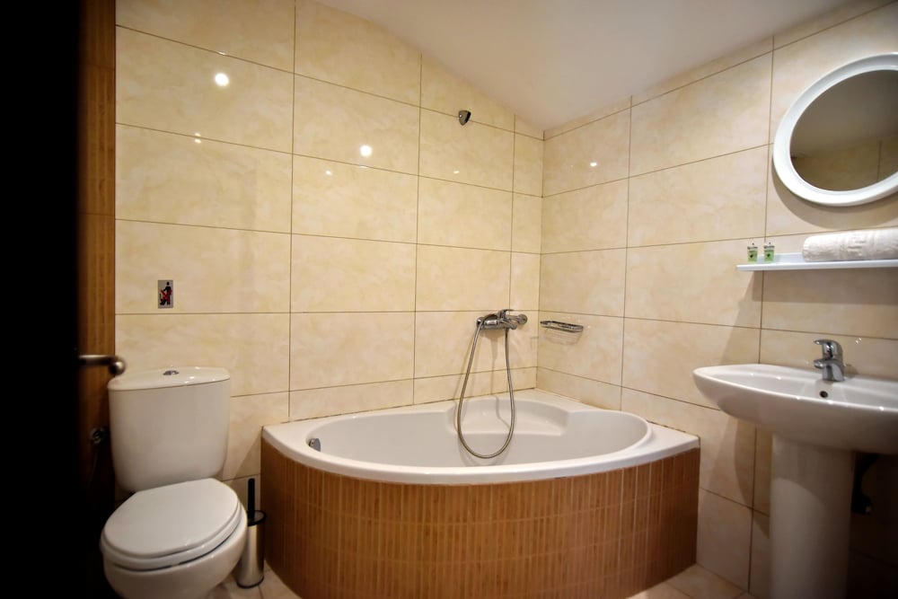 24 Seven Boutique Hotel 43/45