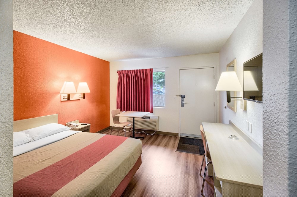 Motel6 Everett, WA - South 21/39