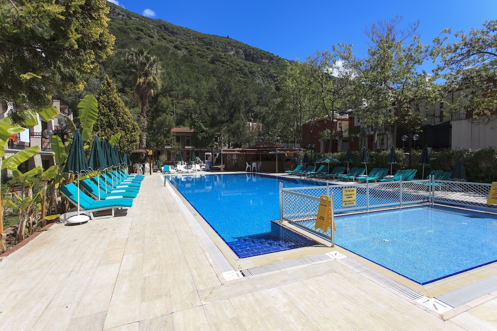 Perdikia Beach Hotel 41/44