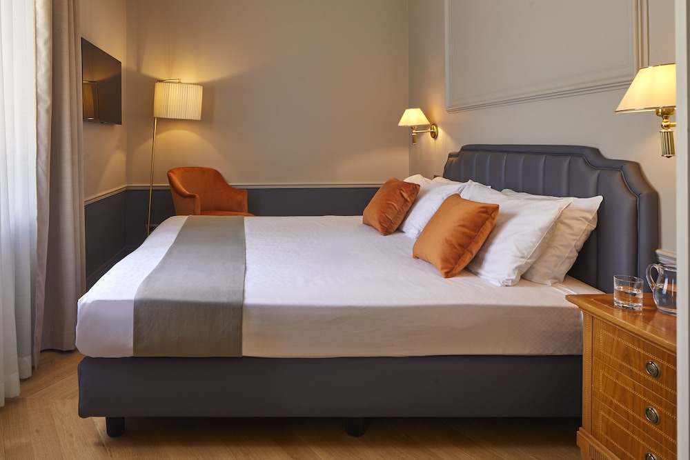 Hotel Villa Del Sogno 24/77