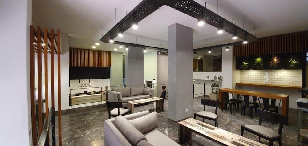 Mendoza Hotel 52/66