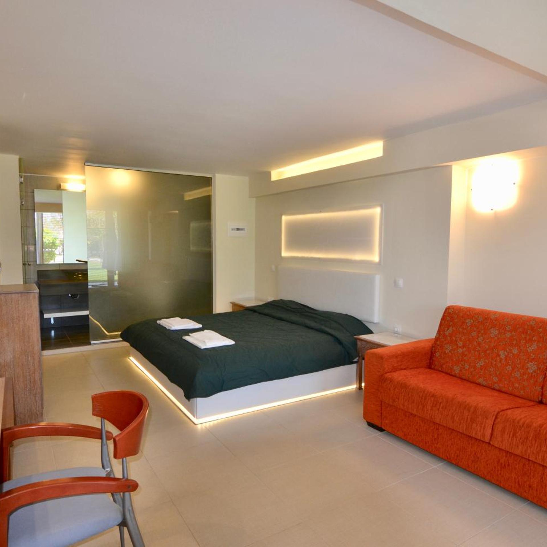 غرفة بسرير كوين بإطلالة على المسبح، Paloma Blanca Hotel 4/8