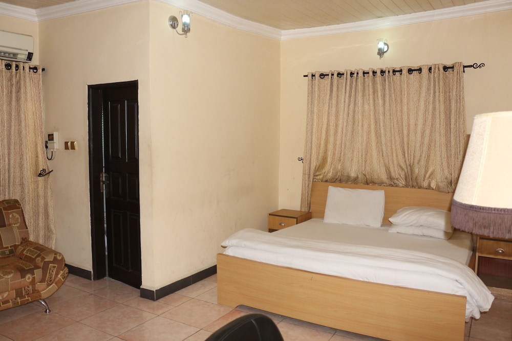 Entry Point Hotel 10/49