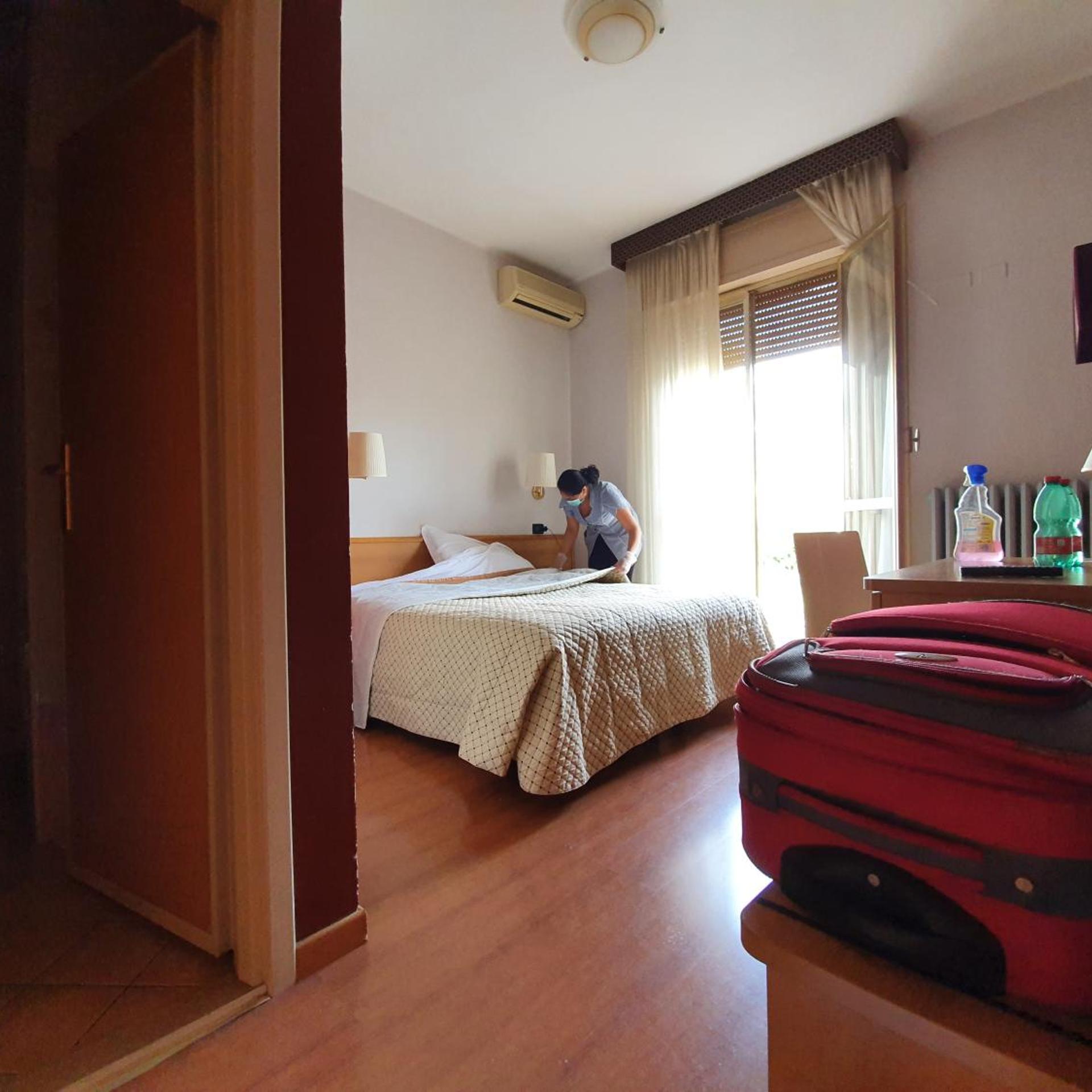 Air Hotel 6/50