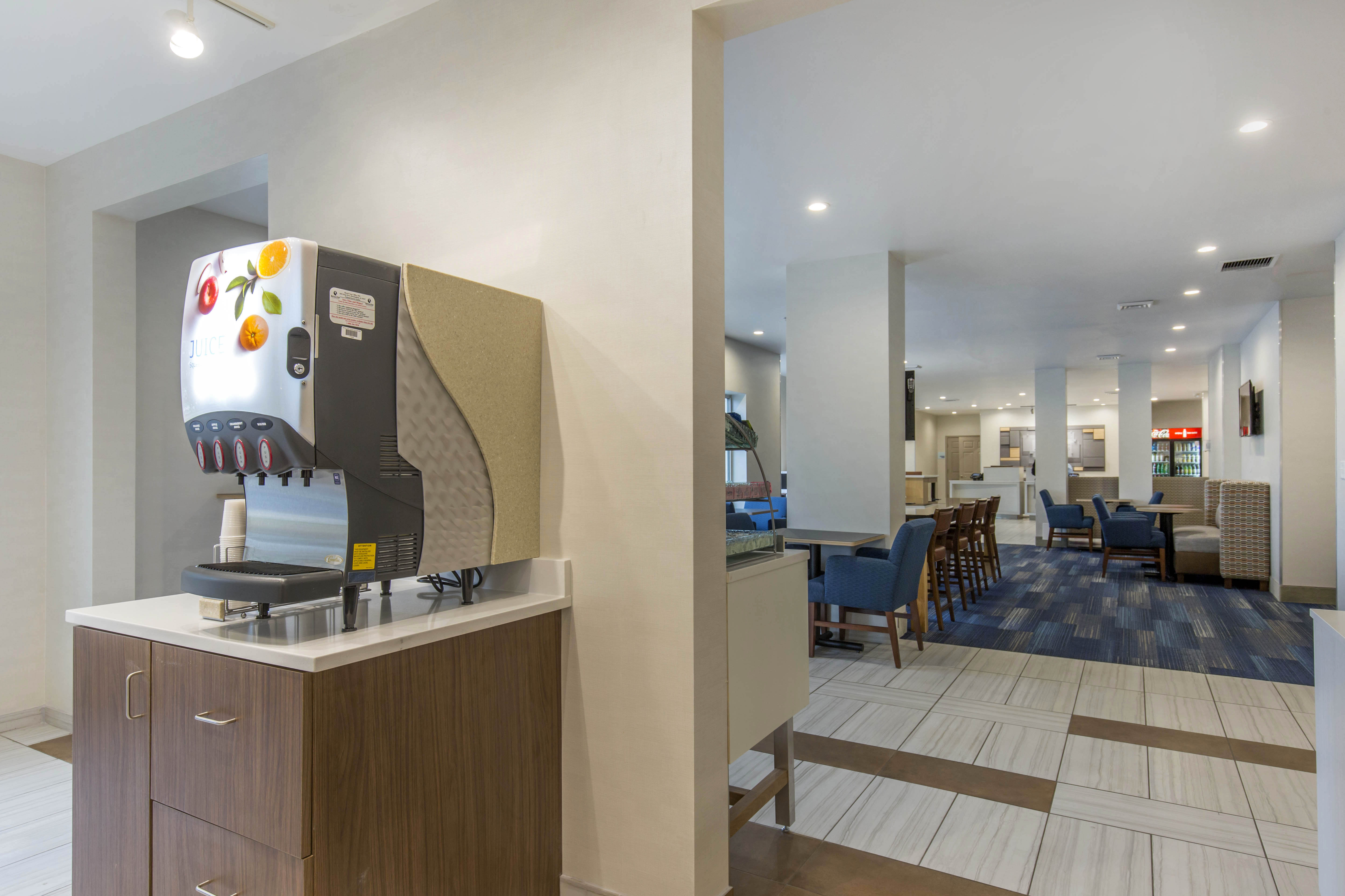 Holiday Inn Express and Suites Chicago West St Charles an IHG Hotel 5/72