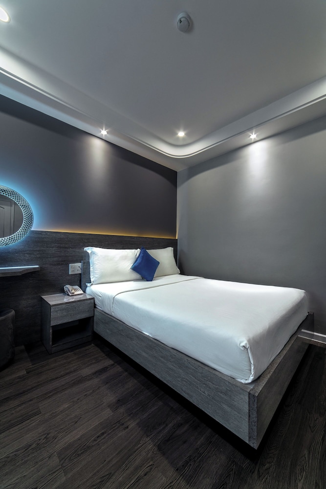 EXECUTIVE, SUITE