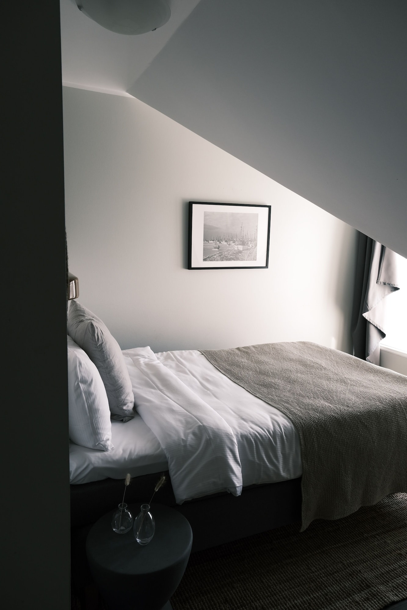 ROOM, SINGLE, CITY VIEW