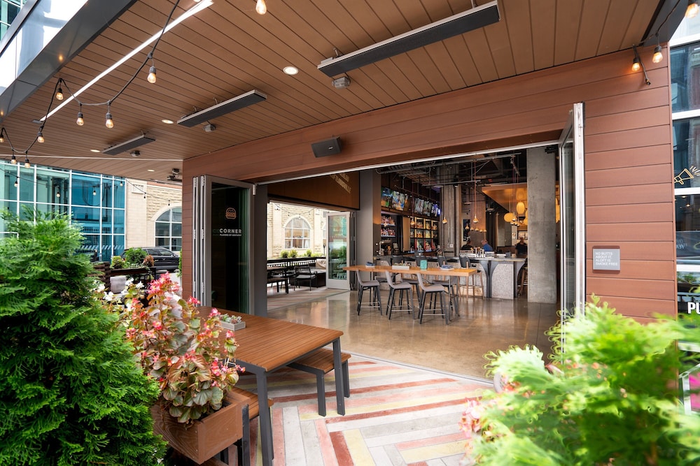 Aloft Louisville Downtown 65/69