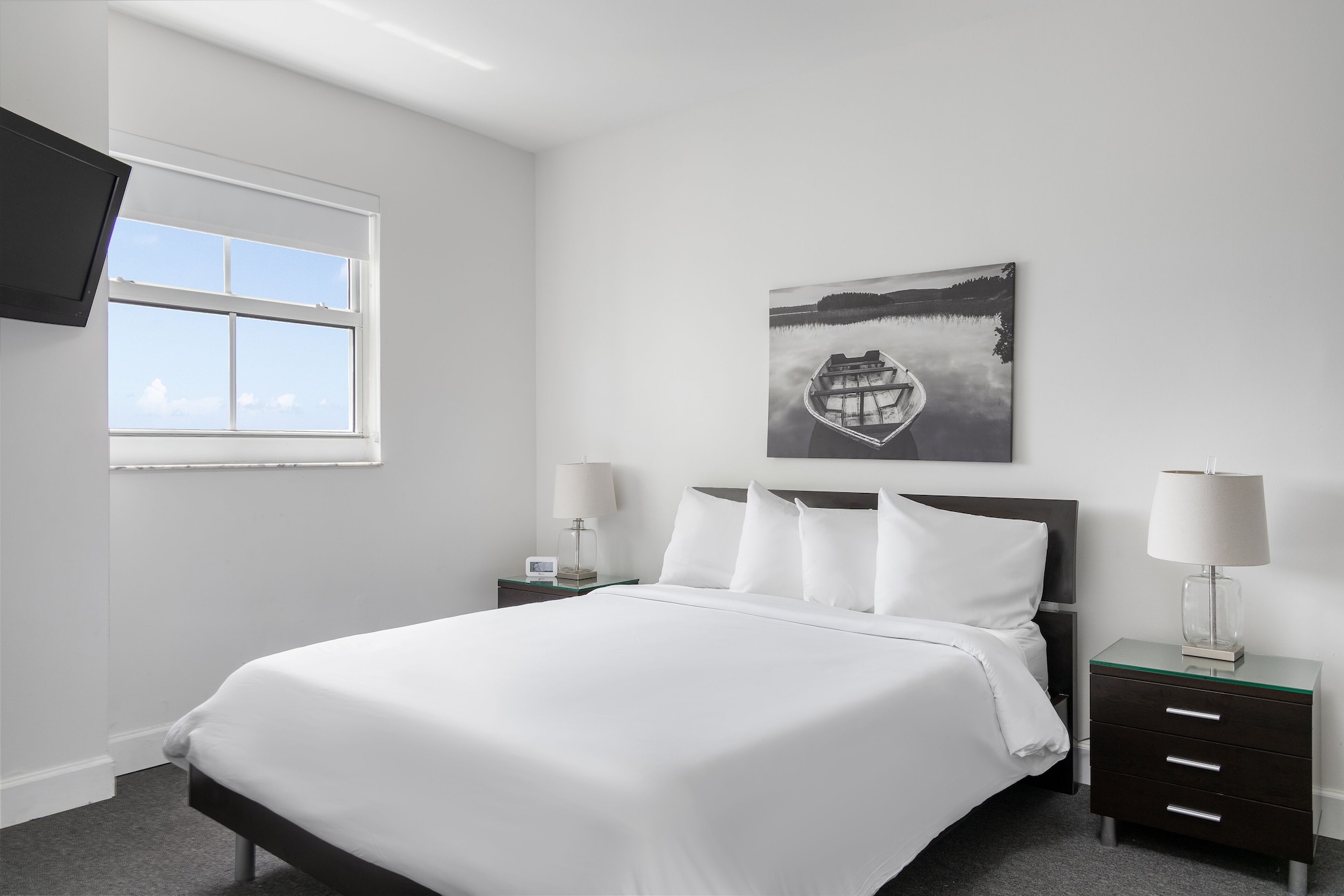 2 BEDROOMS, SUITE, BALCONY