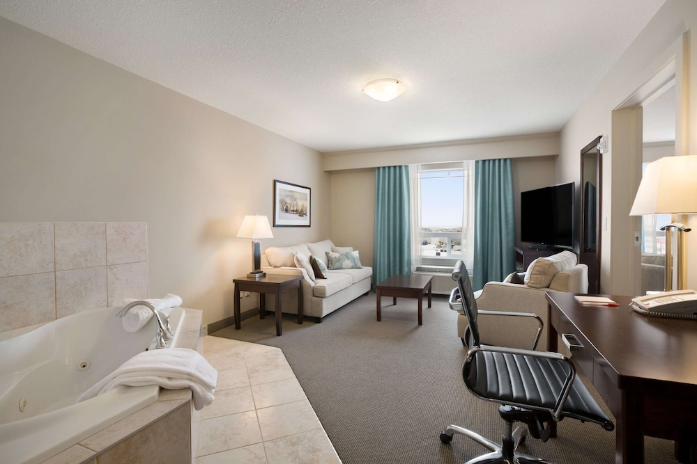 Ramada By Wyndham Emerald Park/Regina East 33/49