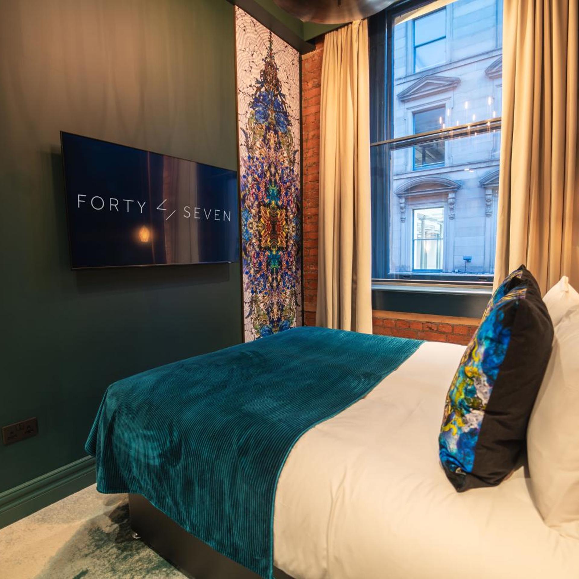 COZY, KING BED