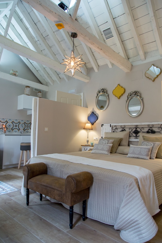 PREMIER, TRIPLE, MULTIPLE BEDS