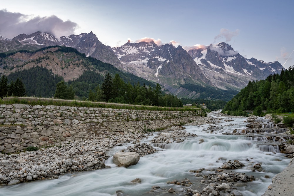 Th Courmayeur 51/57