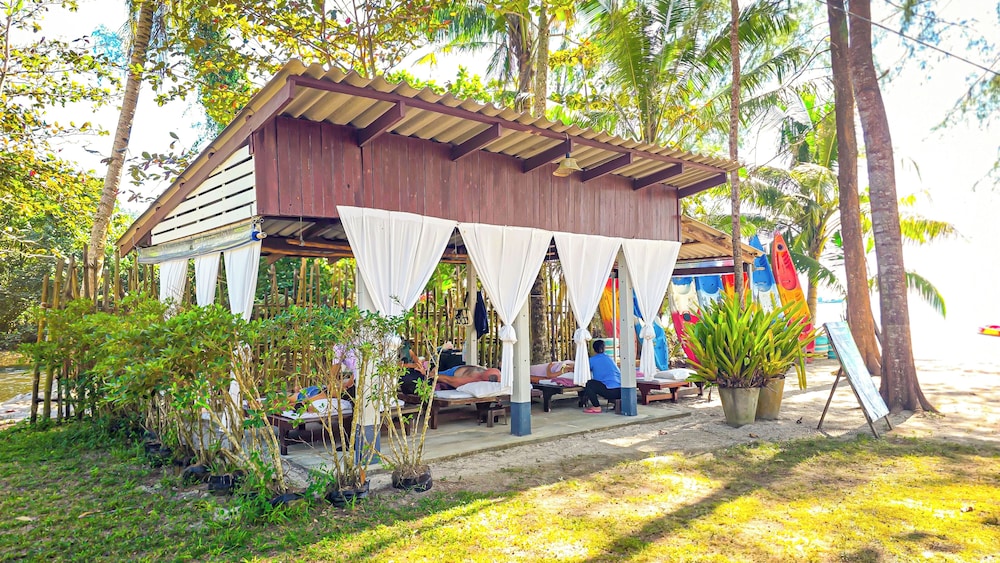 Ko Kut Ao Phrao Beach Resort 39/50