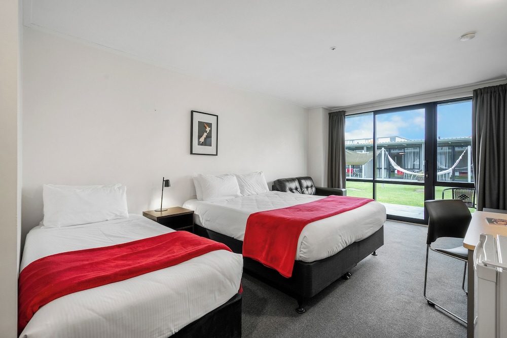 Garden Court, Studio, 1 Queen and 1 Single Bed
