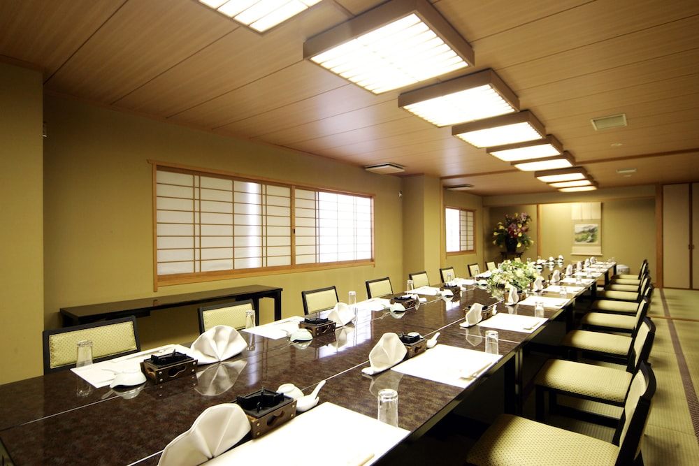 INTERNATIONAL HOTEL UBE 33/49