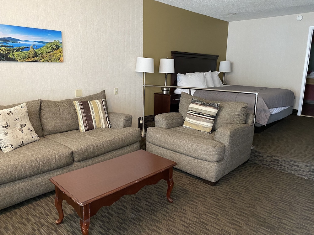 The Georgian Lakeside Resort 39/67
