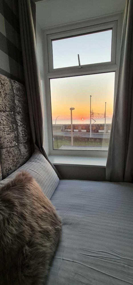 Ocean Bay Hotel 24/50