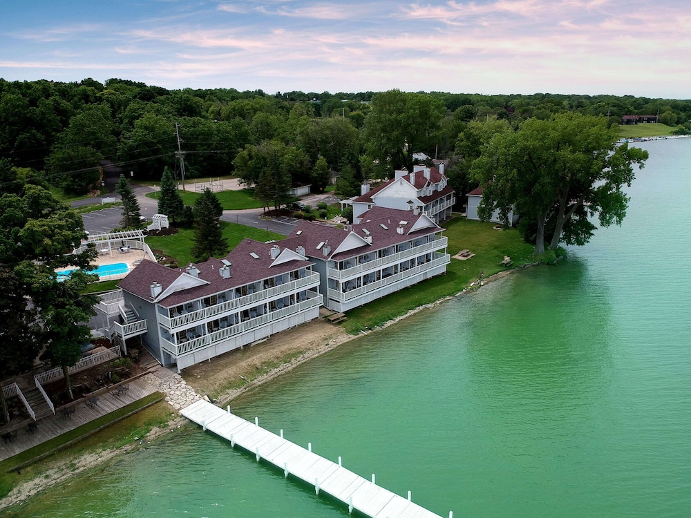 The French Country Inn Lake Geneva 37/43