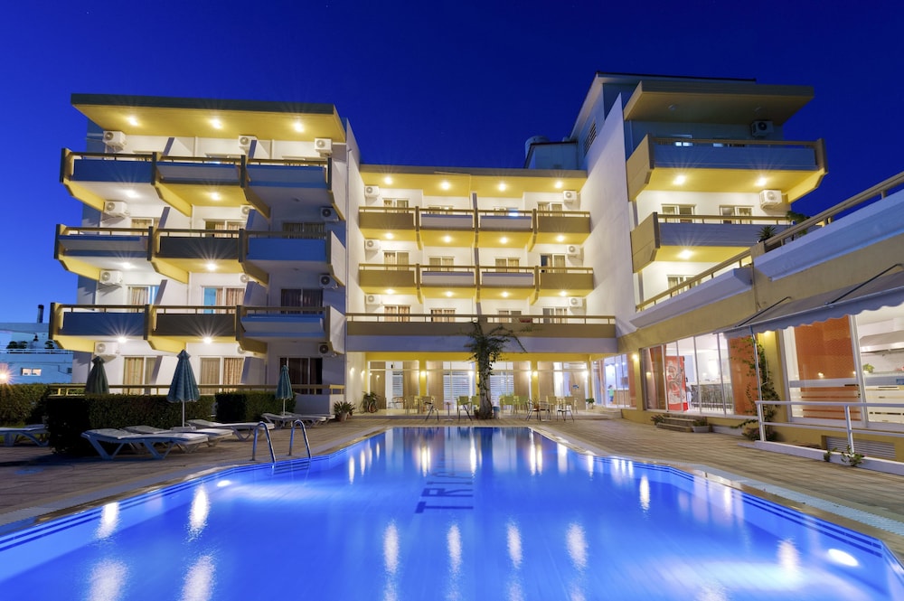 Trianta Hotel Apartments photo4