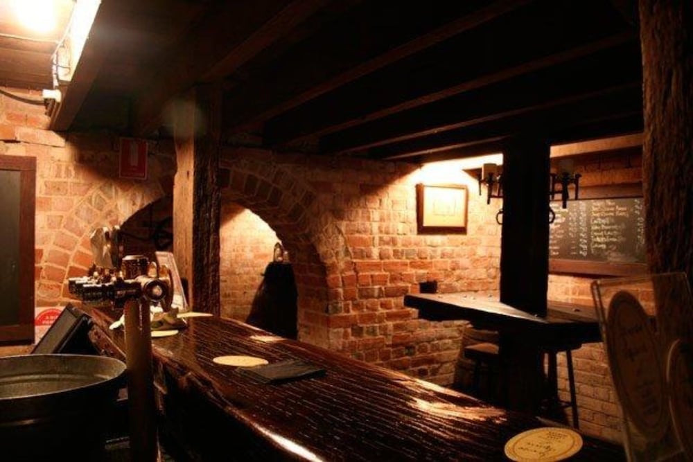 Rose & Crown Hotel 26/49
