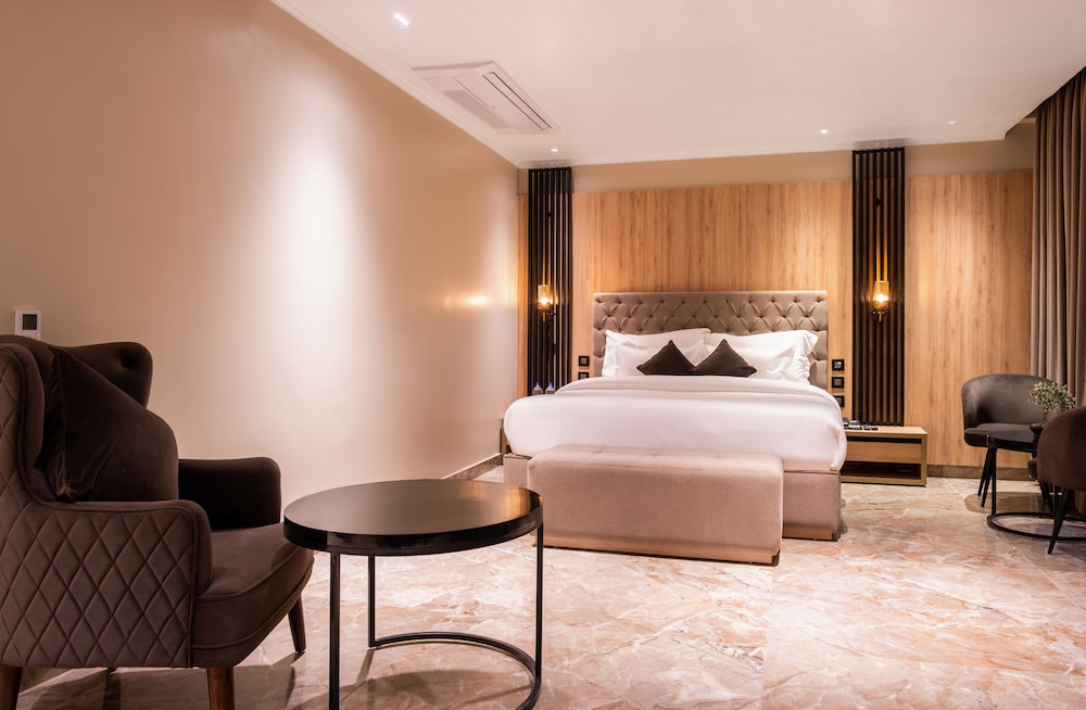 Alpine Hotel and Villas 8/22