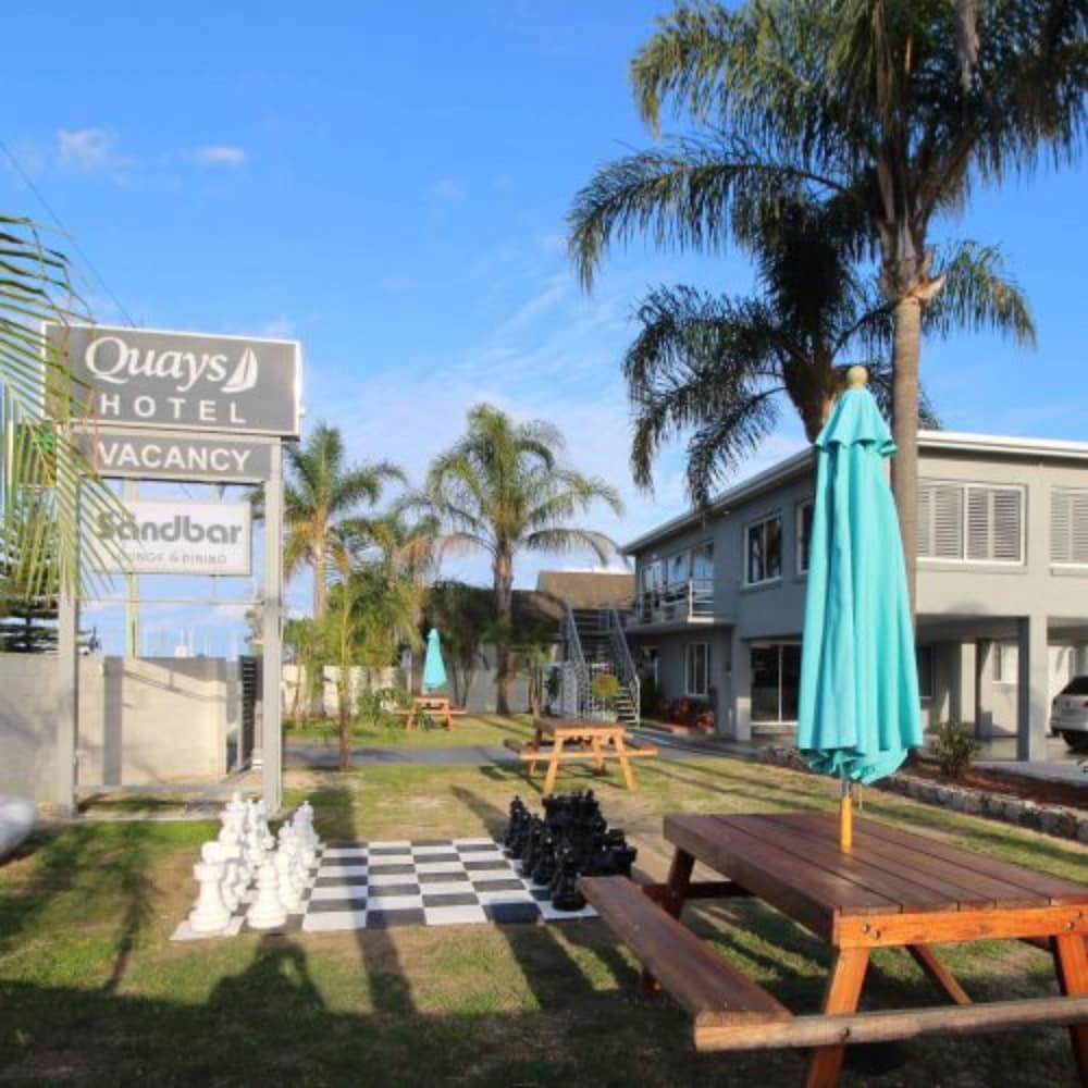 Quays Hotel 3/45