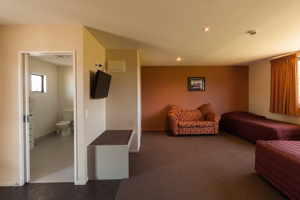 Waterfront Motels 30/50