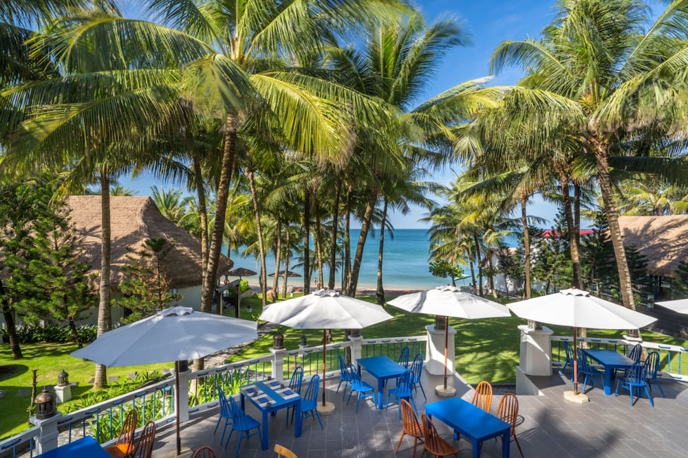 L'Azure Resort and Spa (ex Sasco Blue Lagoon Resort) 40/50