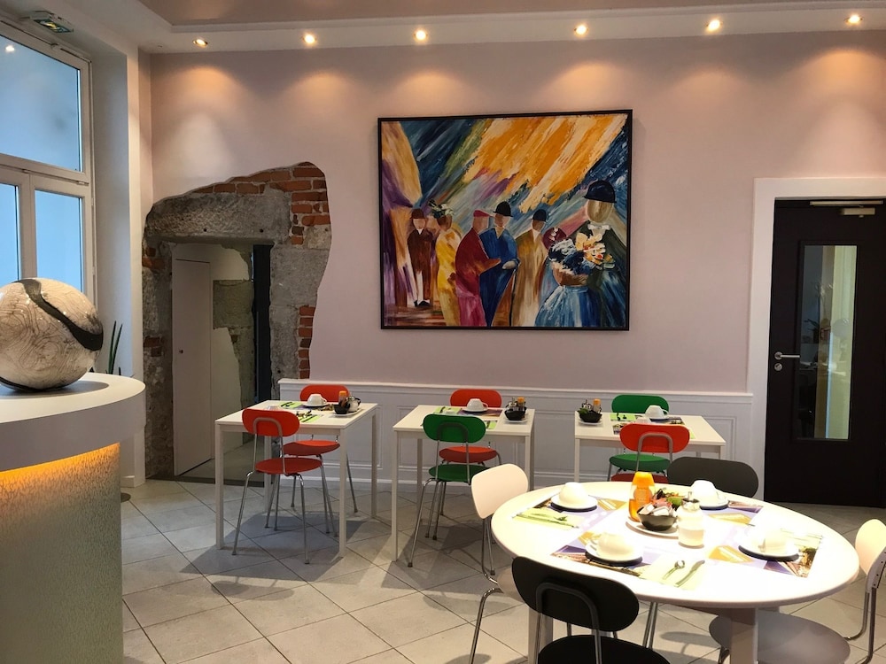 Hôtel Continental 24/32
