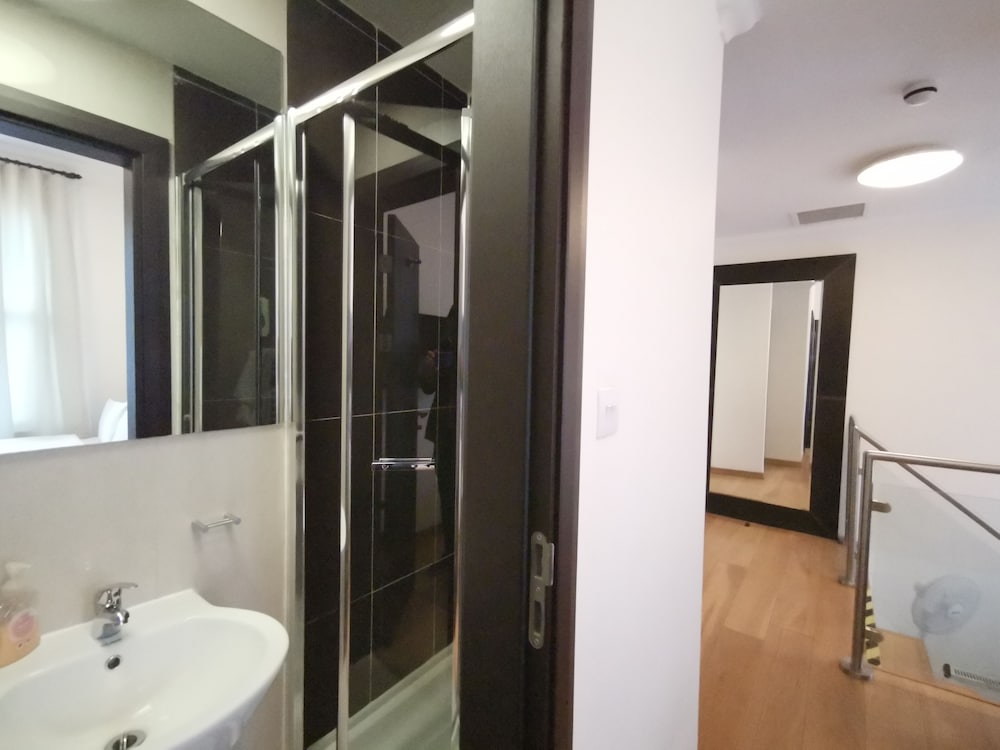 Luxury, Double Bed, The Royale Chulan Hyde Park 8/9
