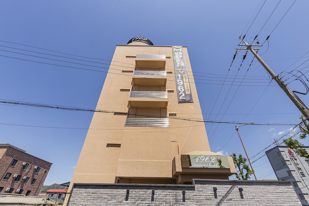 1962 Business Hotel 4/50