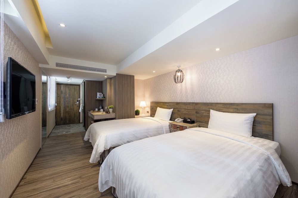 Lan Kwai Fong Garden Hotel 22/66