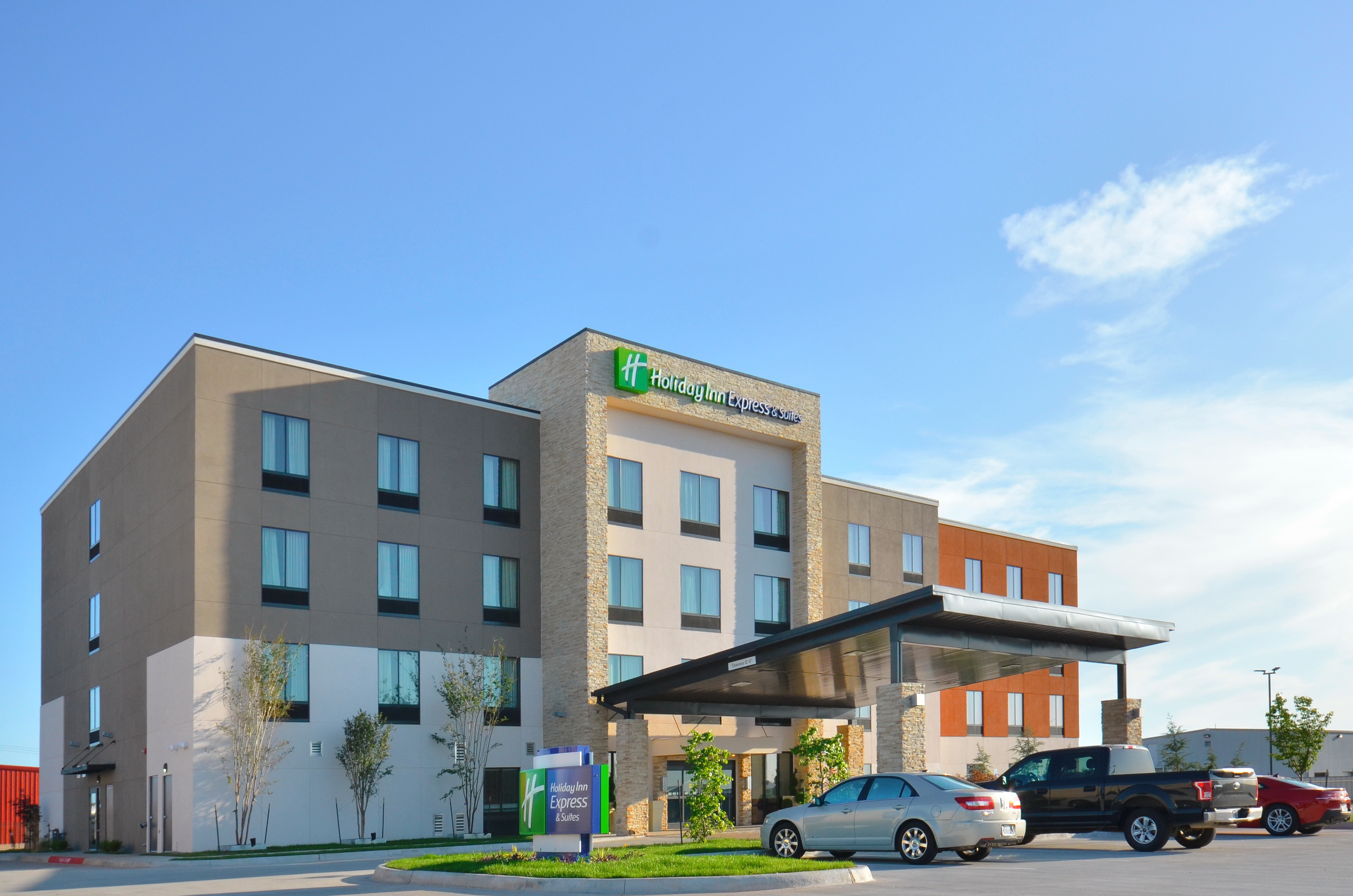 Holiday Inn Express & Suites Oklahoma City Mid - Arpt Area 1/25