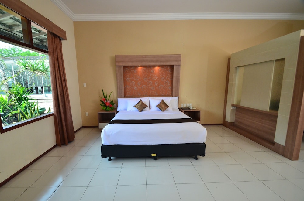 Front One Resort Magelang 7/50