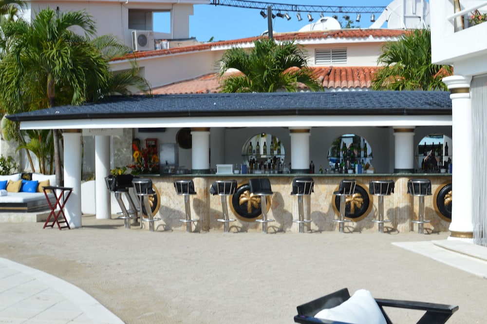 Lifestyle Royal Suites 8/44