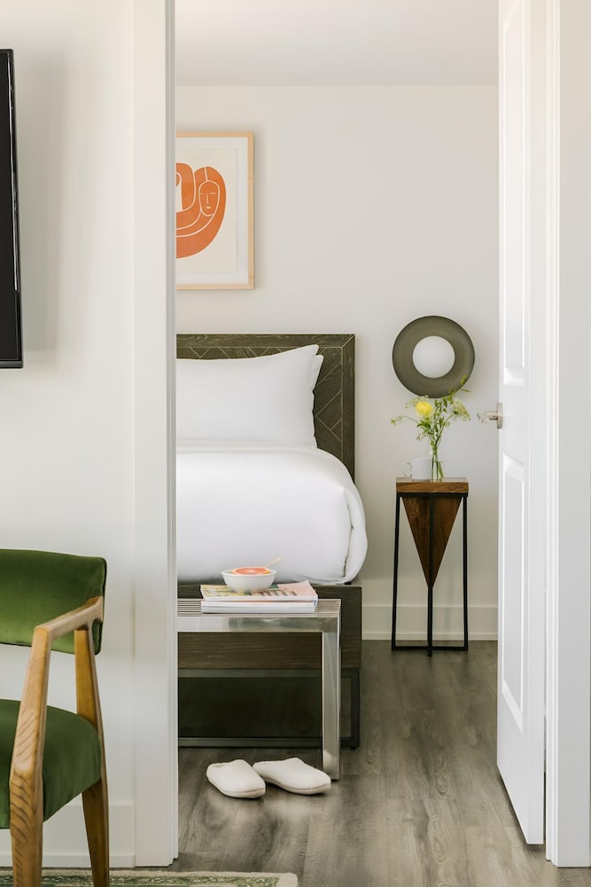 Nester Finn West Queen West 7/50